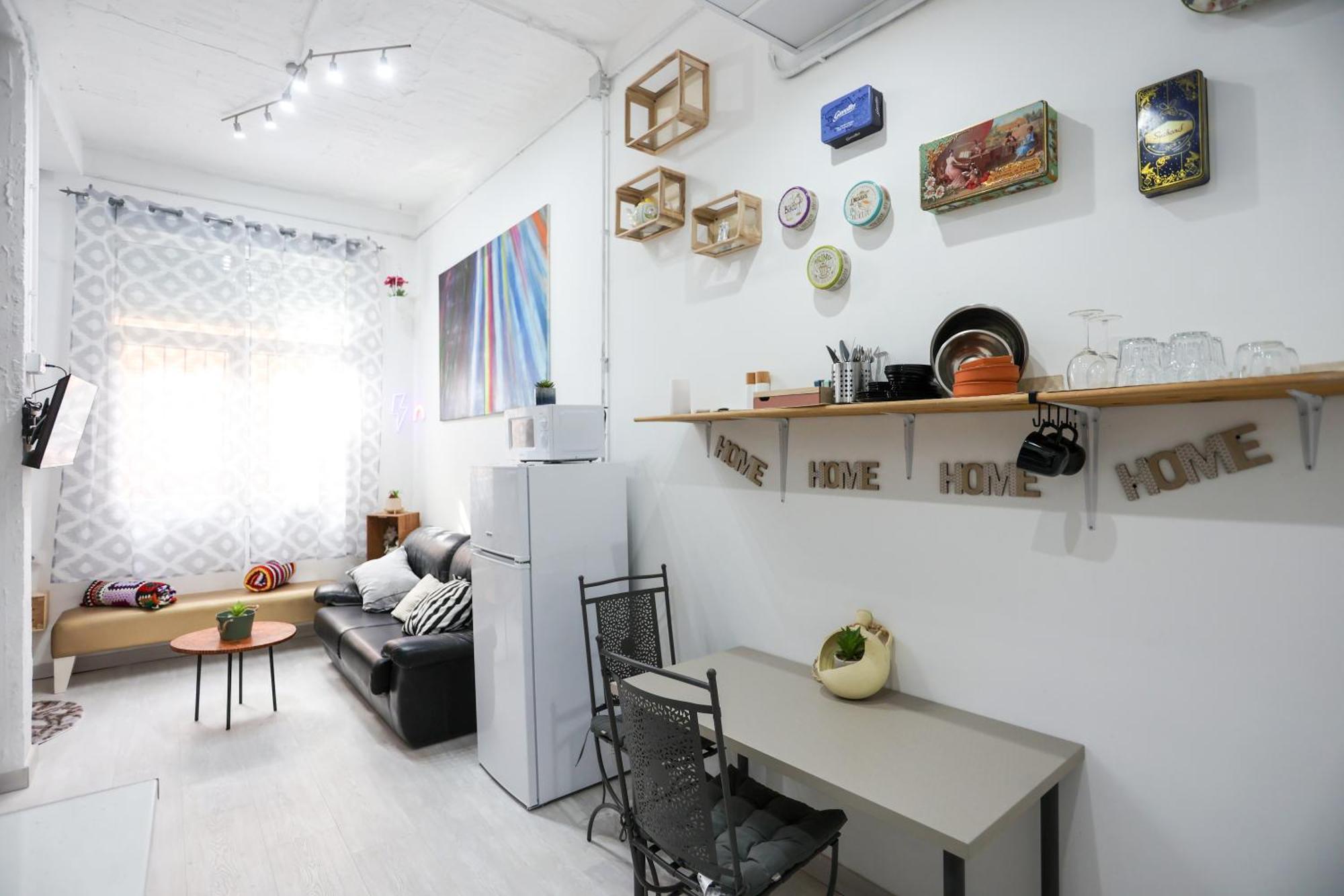 Estudio con 1 cama grande