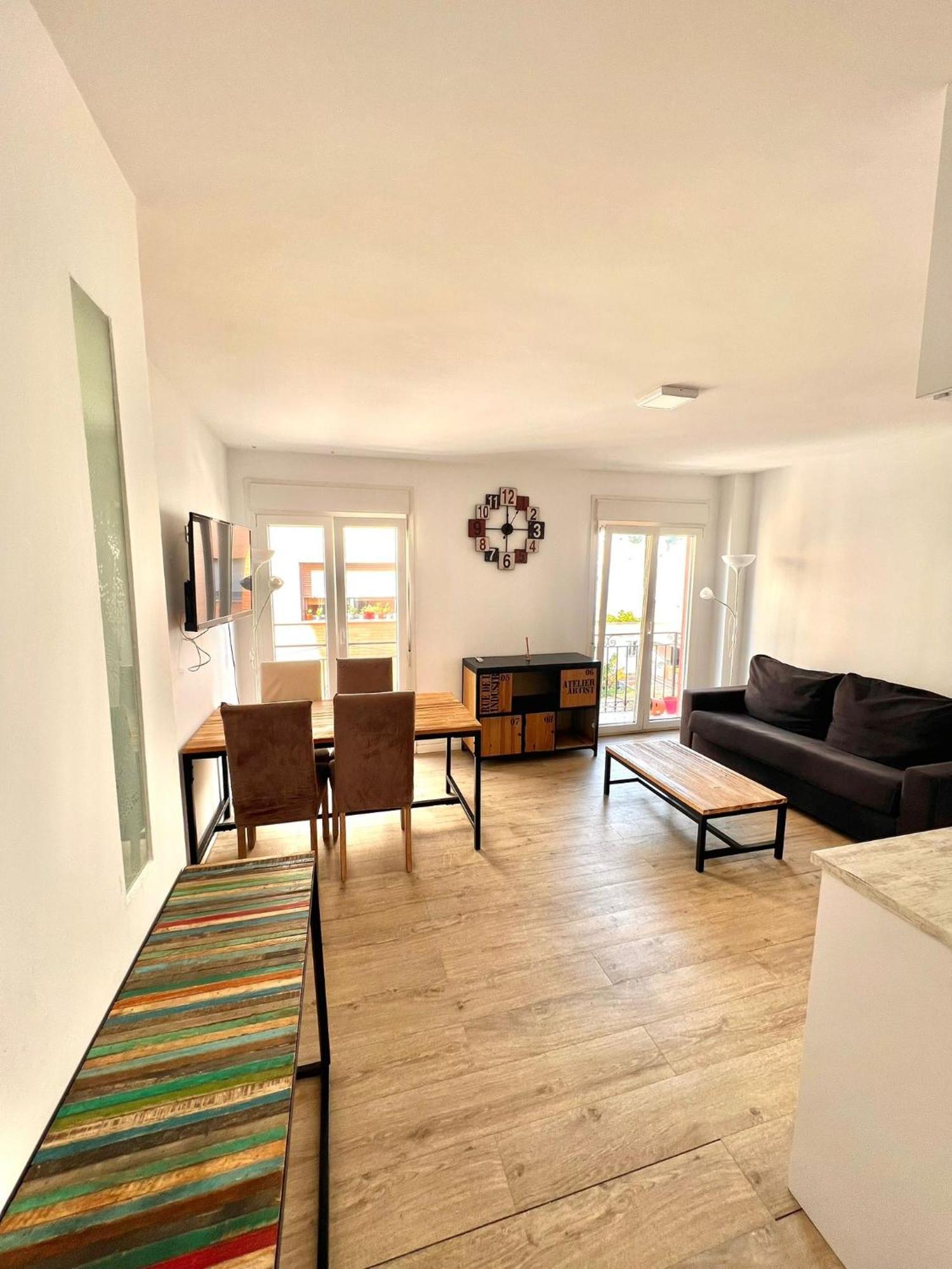 Apartamento de 2 dormitorios con balcón