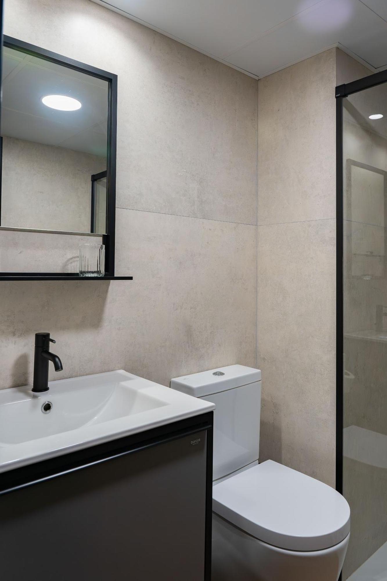 One-Bedroom Apartment Terrace,1740504783:JPEG