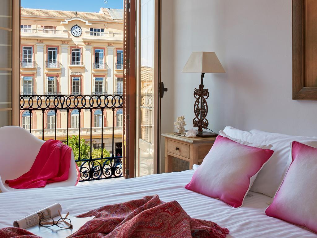 Apartamento con balcón y vistas a la plaza