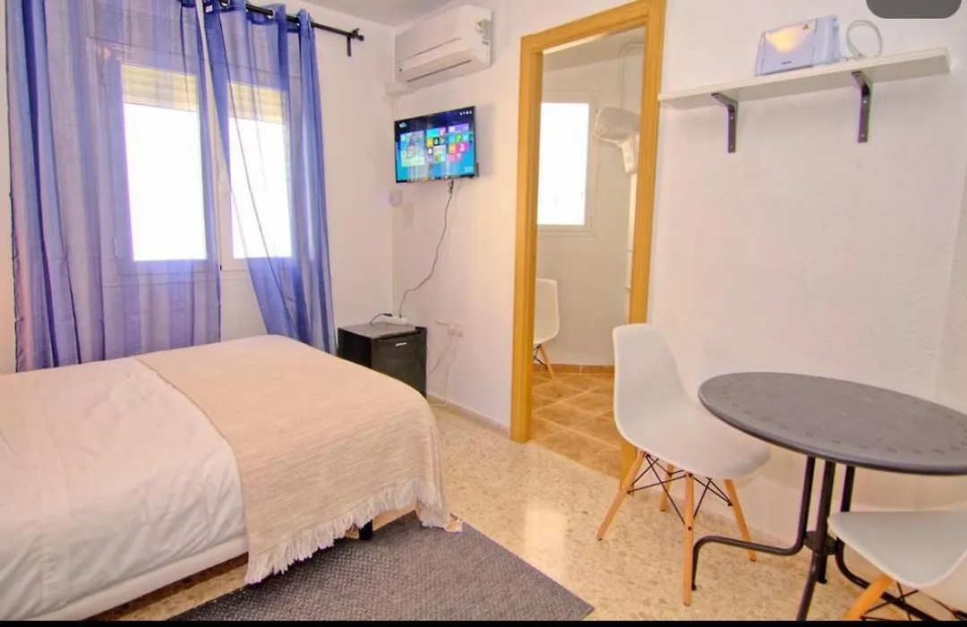 Low Cost Room Mercado Malaga-1