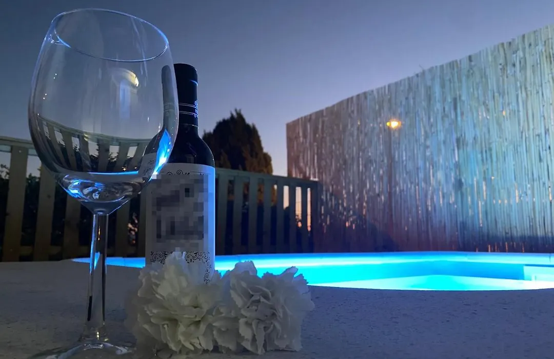 Suite Breeze - Private Heated Pool-1