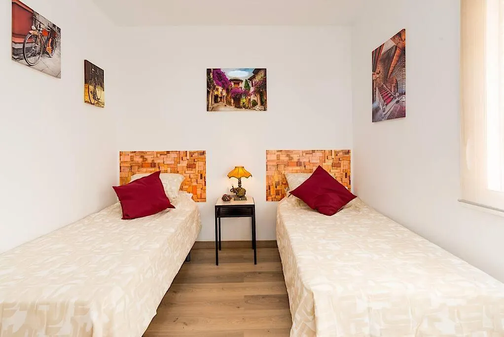 Sohocenter Apartment 2 Rooms Young People Only, Solo Jovenes-1