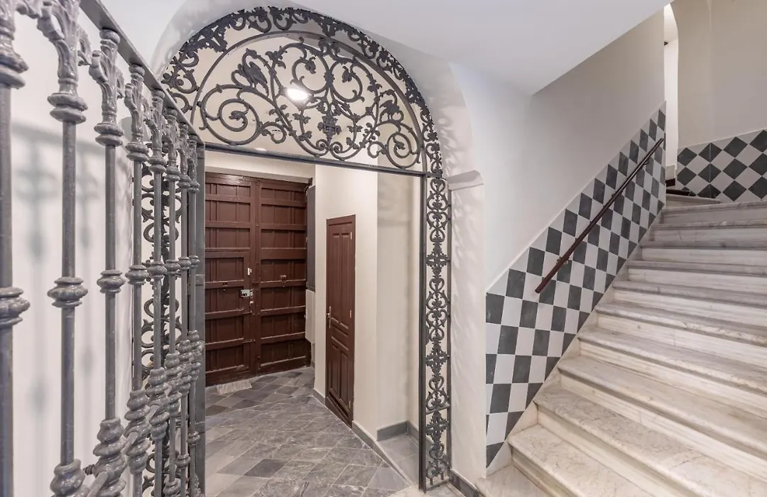 Apartamentos Líbere Málaga la Merced-1