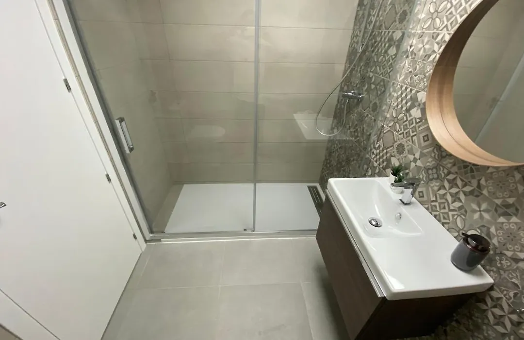 Bonito Apartamento de 2 habitaciones con terraza-1
