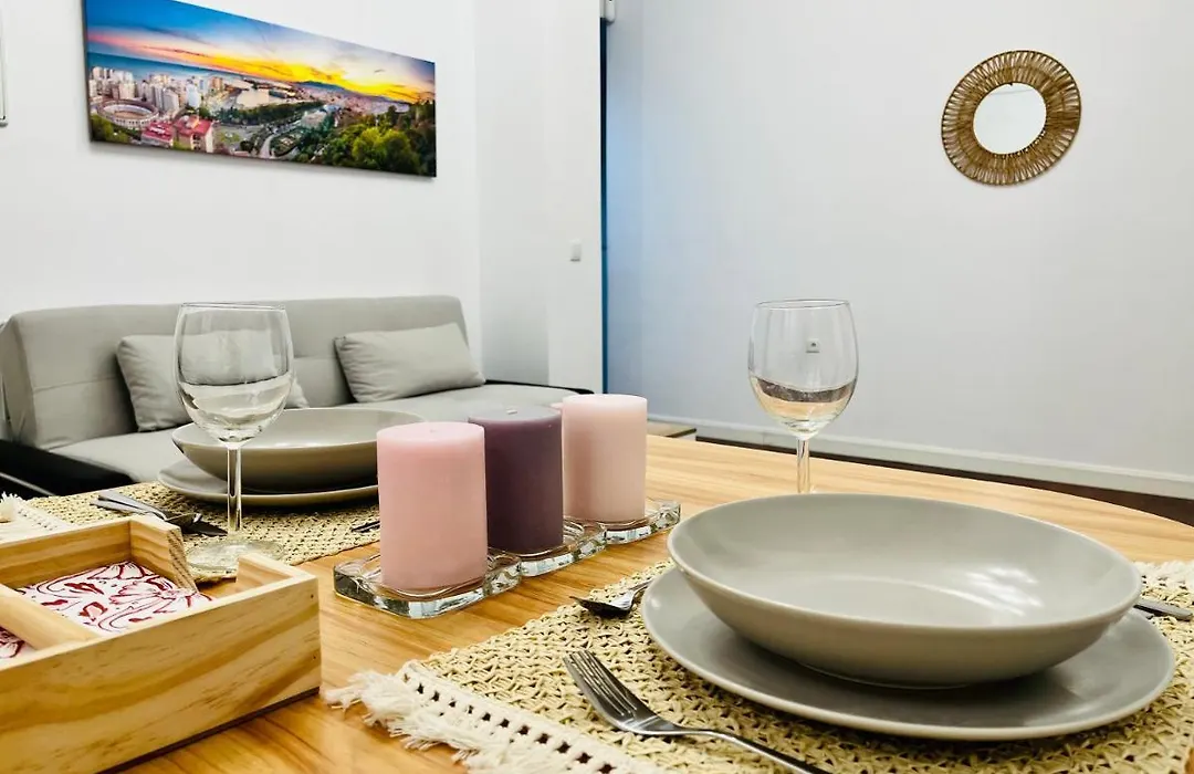 Marinac3 Precioso apartamento con patio en el centro histórico de Málaga-1