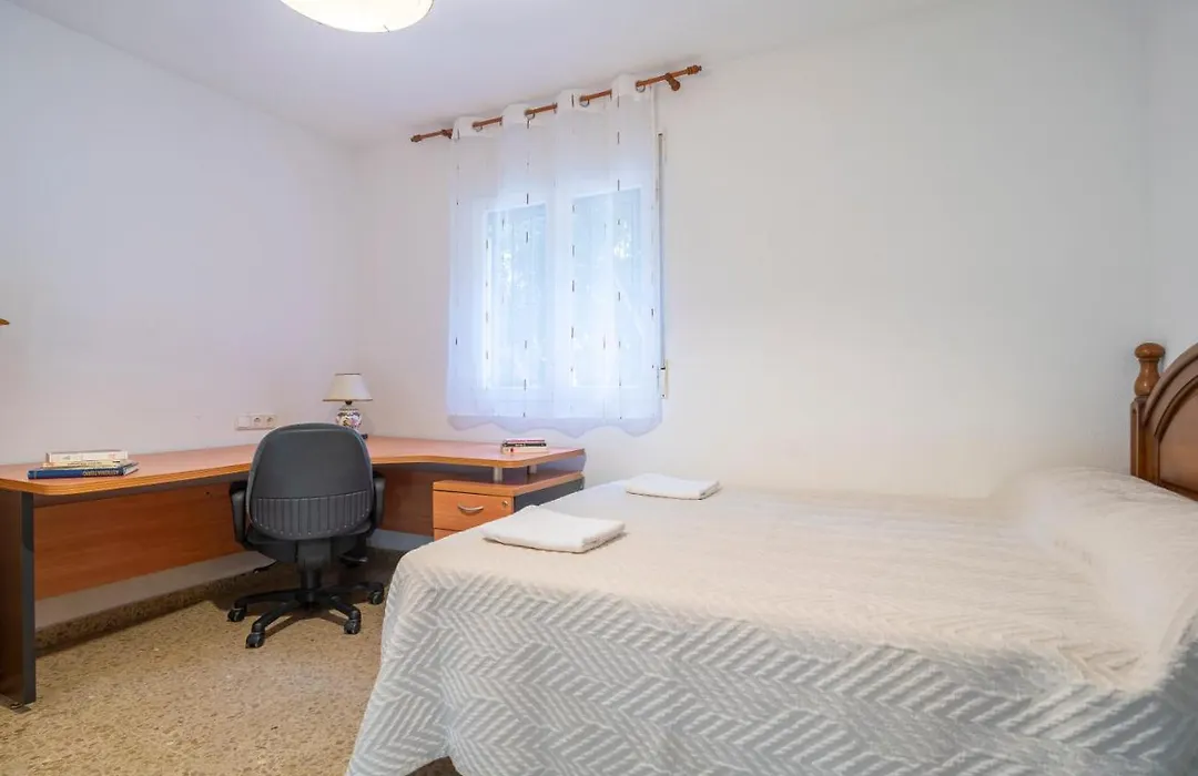 Amplio piso para disfrutar del centro de Málaga con parking gratuito-1