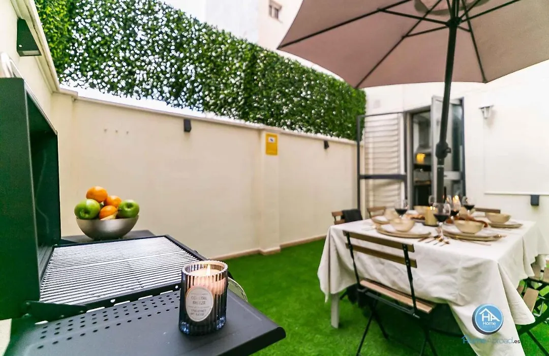 Bajo Urbano Boutique en Carlos Haya con Terraza y Parking-1
