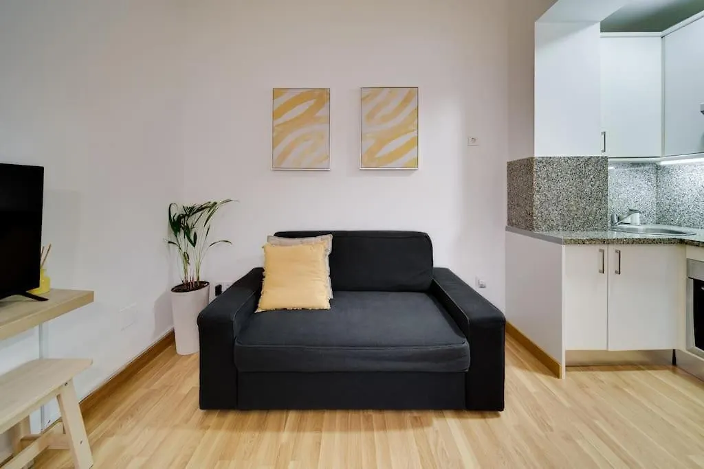 Encantador apartamento con patio-1