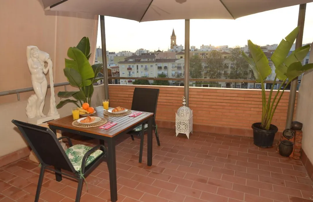 Habitacion grande con terraza privada, malaga centro-1