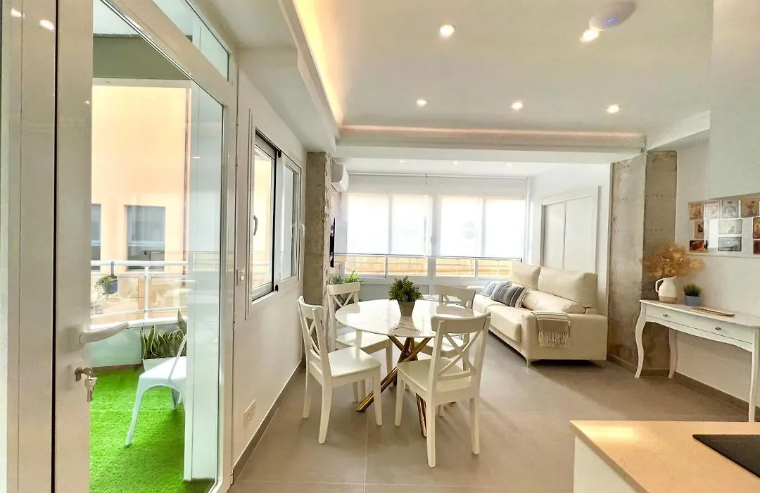 Malagueta Beach III & Terrace By Ele Apartments-1