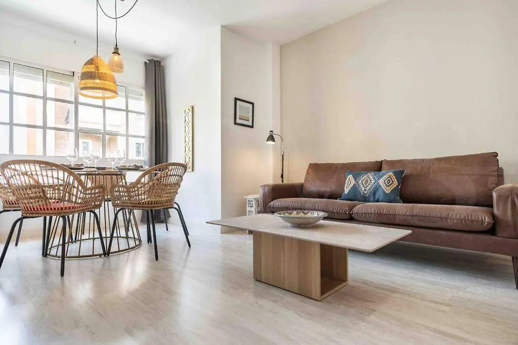 Spacious & Authentic Apartment By Rems-1