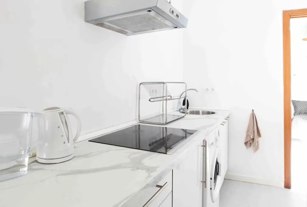 Stylish 2 Bedroom Apartment Next To Lamerced Plaza-1