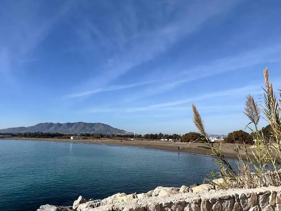 Espectacular apartamento junto al mar, con piscina en Málaga-1