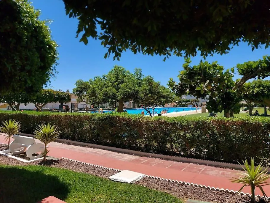 Piscina y playa en Laguna Beach Torrox-1