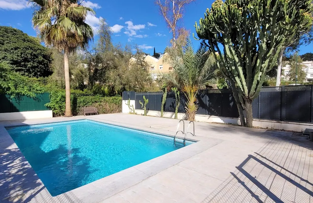 "Cozy Home", Terrace, Parking And Pool-1