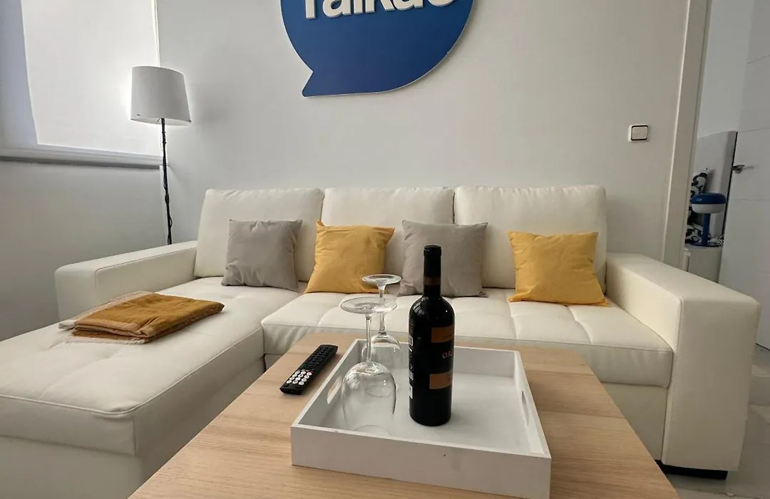 Apartamento Moderno Soho - Nuevo! En el centro y cerca de la playa!Parking gratuito!-1