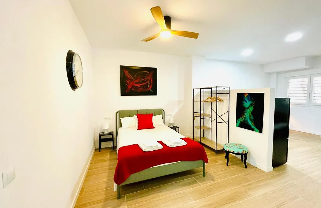 Completo y bello apartamento en Málaga-1