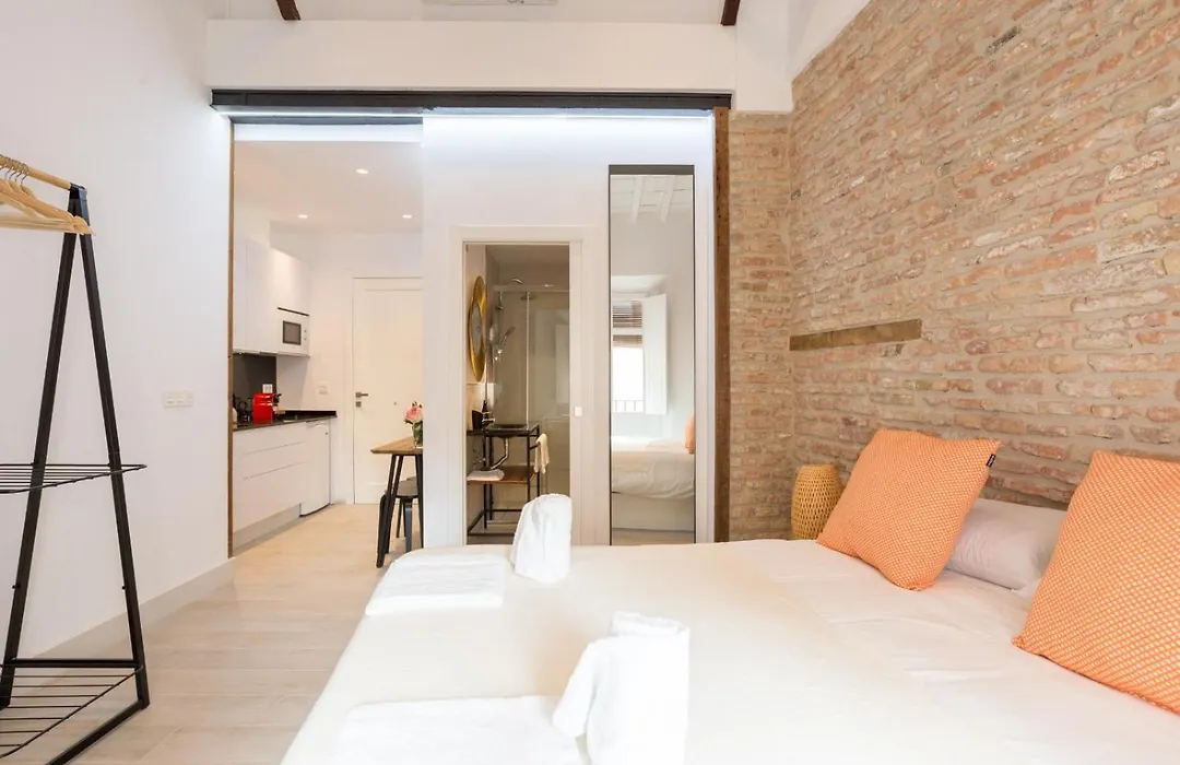 Te1A-El Teatro Brick Wall Suite Prime Location-1
