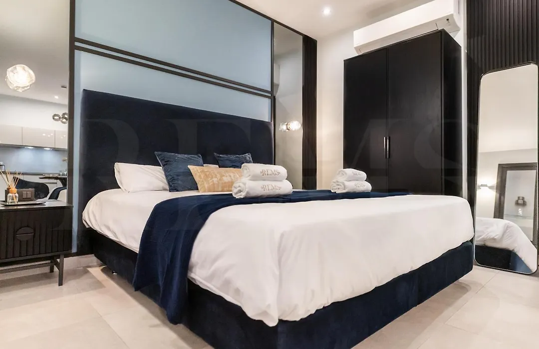 Intimate Studio In The Heart Of Malaga By Rems-1