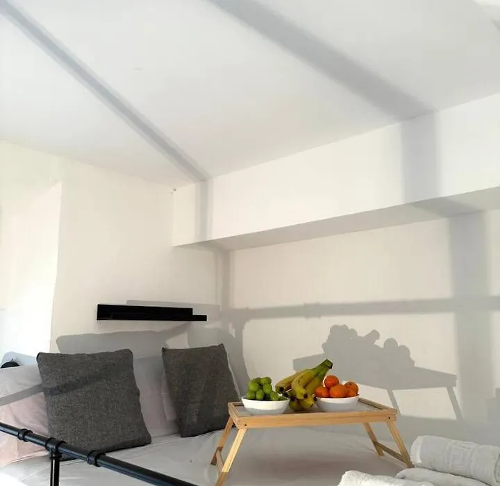 Studio In The City Center!-1