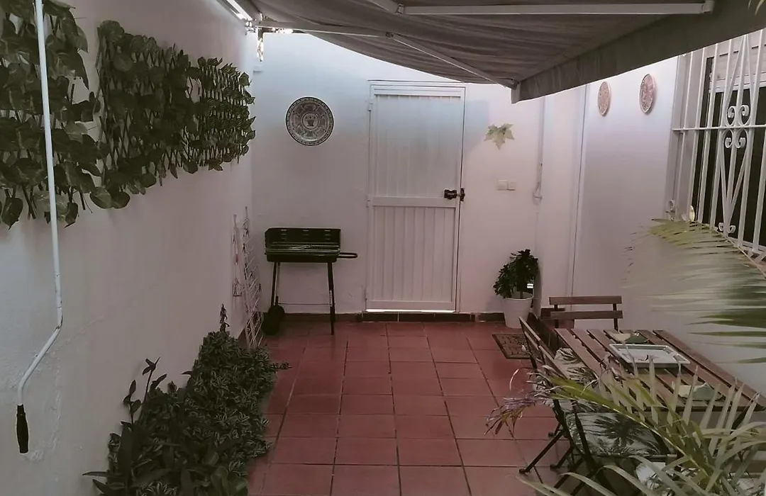 Fantástico apartamento con piscina comunitaria junto al mar en Málaga-1