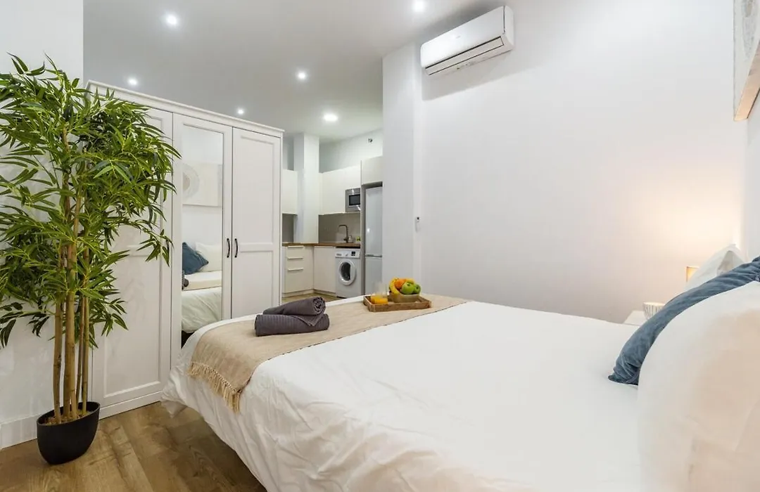 Cozy Studio Near Downtown By Turivida-1