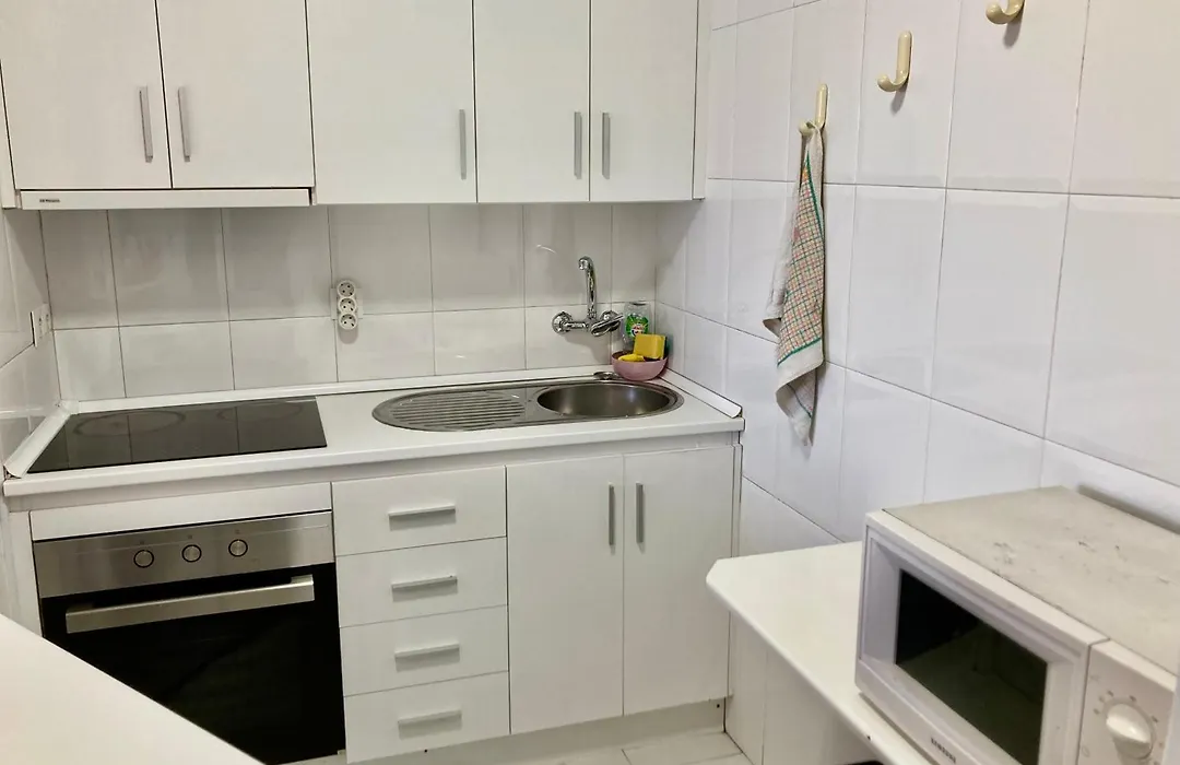 Good Energies Room in Málaga Center with Private Bathroom-1