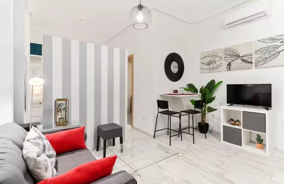 Central Studio, 3 min to Calle Larios, Ideal for Exploring Málaga-1