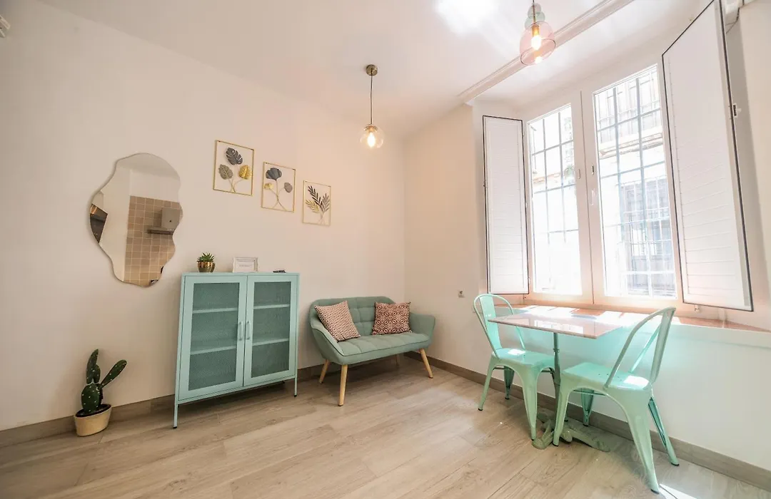 iYOURBASICS Lovely Studio Hinestrosa 23 FREE WIFI&AC-1