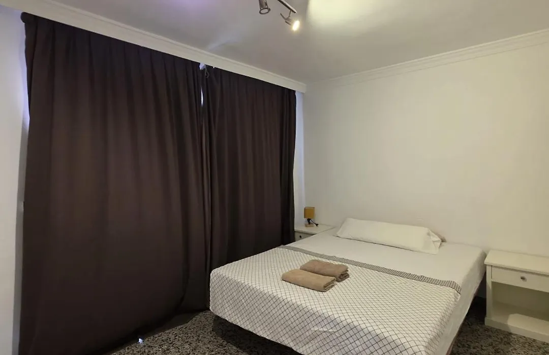 habitaciónes privada preciosa grande centro malaga también cerca de la playa Wi-Fi-1