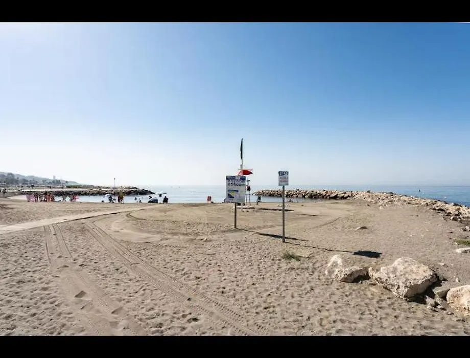 A La Orilla Del Mar-1