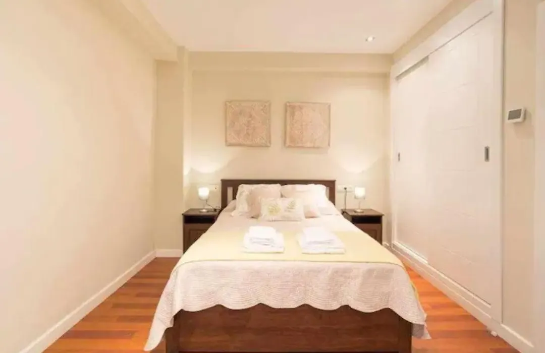 Spacious Apartment Near The Cathedral-1