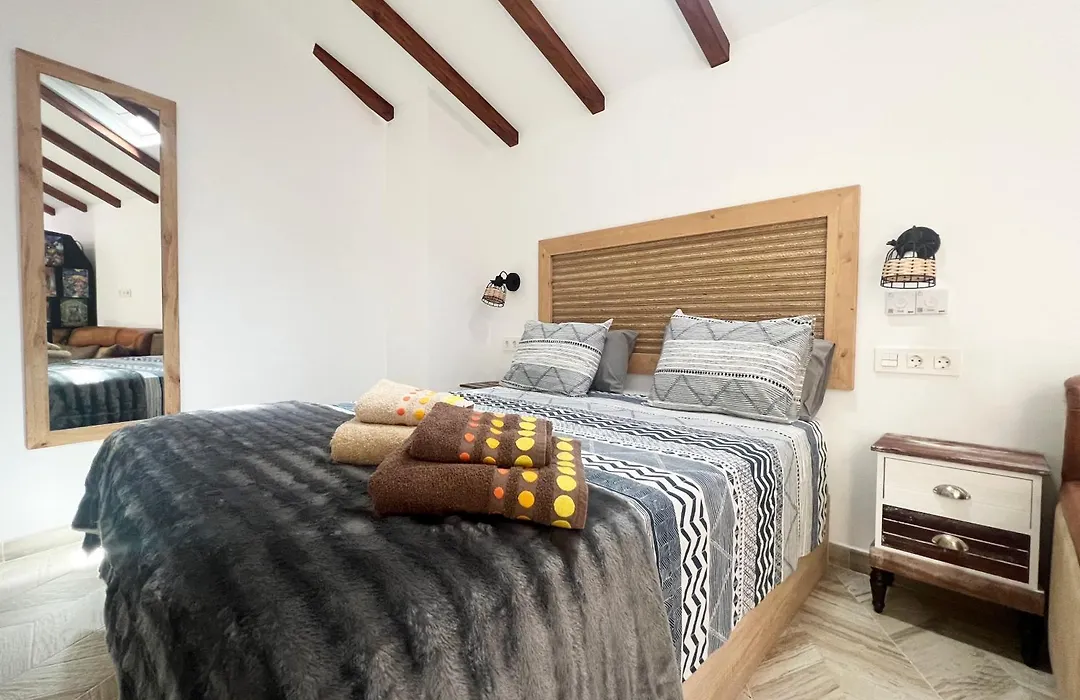Malasaña 51, new, center, quite, breakfast included, parking on request-1