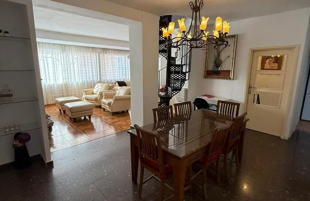 Mooi En Erg Ruim Appartement Met Een Openhaard-1