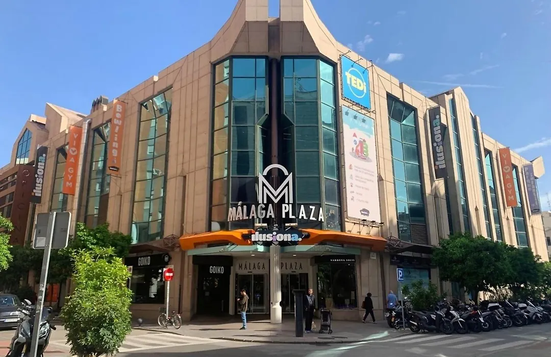 Holidays2Malaga 2 bedroom Armengual de la Mota close shopping center-1