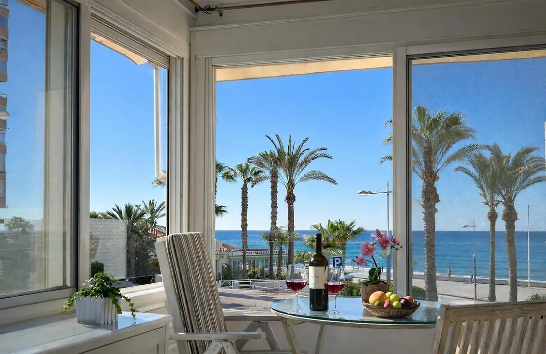Casa caballito de Mar Frente a la playa-1