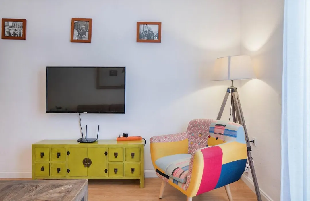 UrbanChicMalaga 3 Bedroom Spacious Quiet Historic Malaga Apt-1