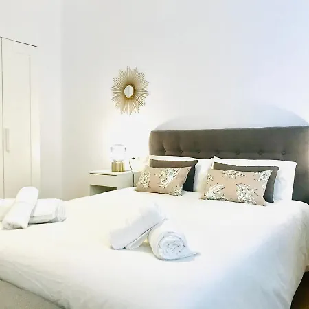 Gleaming & Well Located Apartment In Malaga Center-3