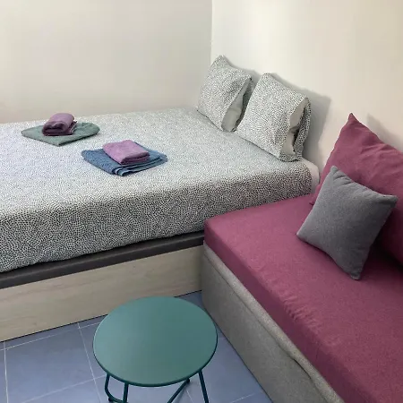 Malagueña Salerosa Apartamento - estudio con terraza En casa típica de 1 a 4 dormitorios-2