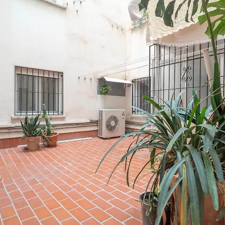 Amplio piso para disfrutar del centro de Málaga con parking gratuito-3