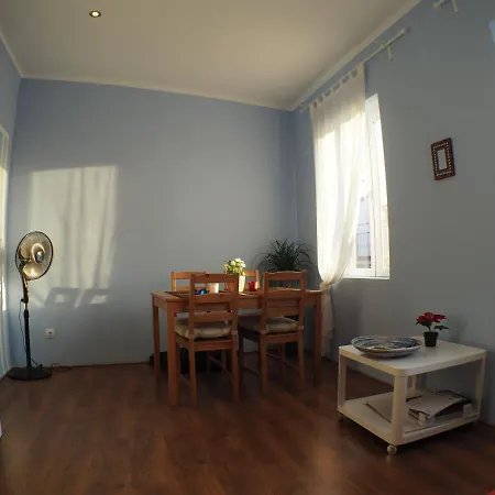 Cosy Appartment W/ Terrace In The Old City Centre-2