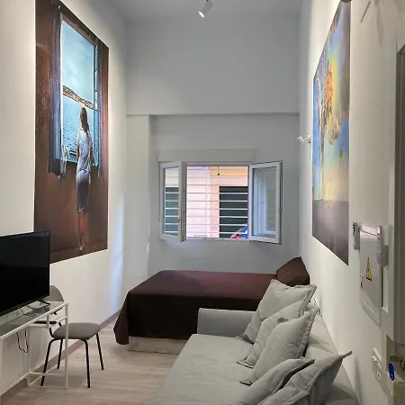 Golondrinas de Malaga Apartamentos con mucho Arte y terraza solarium en coliving-3
