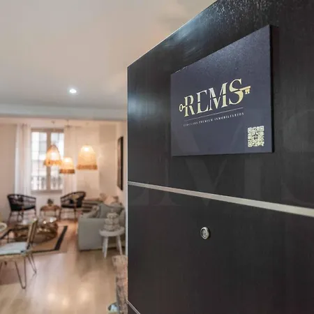 Lovely Boho Apartment With Parking - Historic Center By Rems-2