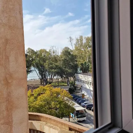Steps to Beach, Cafés&Remote Work Desk-2