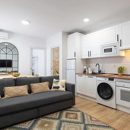 Cozy & Modern Apartment-2
