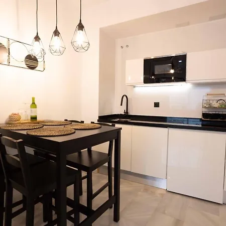 Relaxing Vacation Home @ The Heart Of Malaga-3