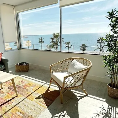 Moderno y completo apartamento frente al mar-3