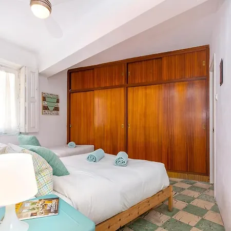 Big Flat In City Center With Patio-3