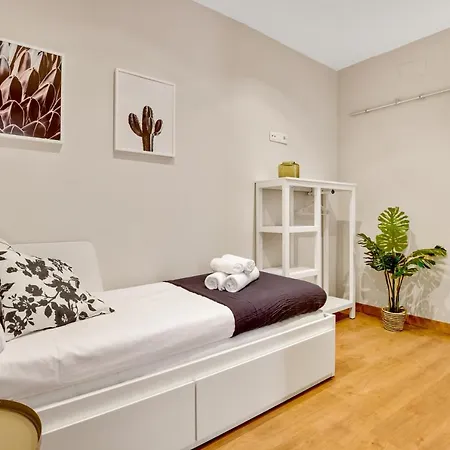 Modern & Quite Appartment At Larios-3
